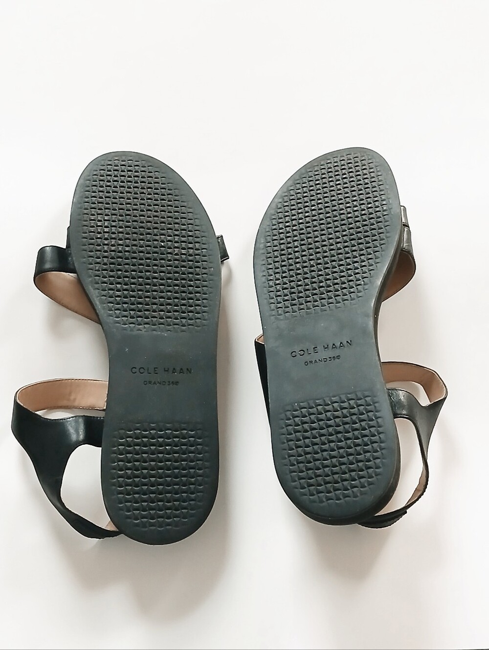 EUC Cole Haan Mirabelle Women's Strappy Flat Black Leather Sandals, Size 10B - Picture 5 of 11